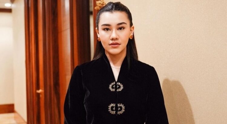 Tampil Menawan dengan Kebaya ala Aaliyah Massaid