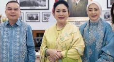 Titiek Soeharto berbusana lime cerah