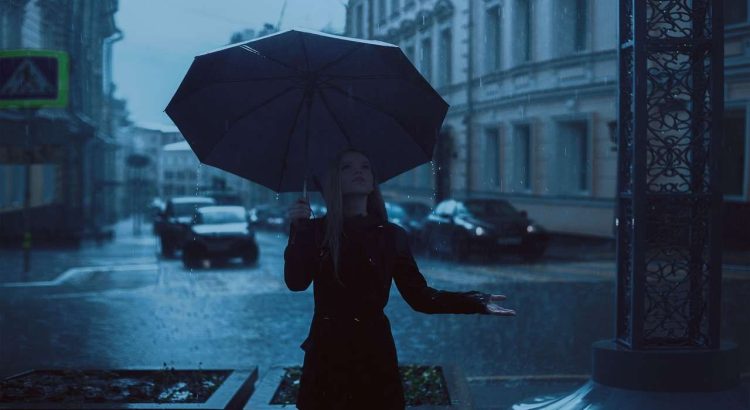 Tampil Modis Meski Hujan