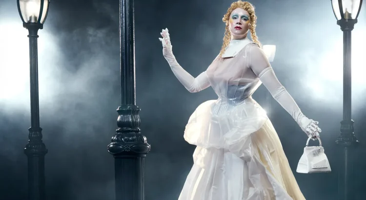 Gaun Tipis ala Era 20-an