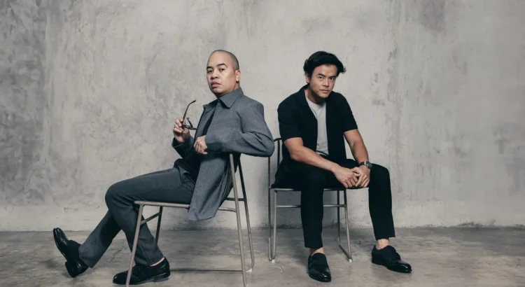 Sepatu Kolaborasi Jadi Simbol Gaya