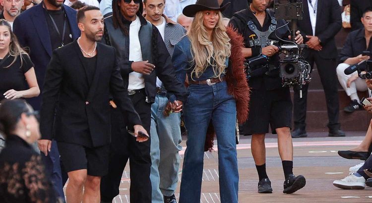 Beyoncé & Jay-Z Kuasai Louis Vuitton di Paris
