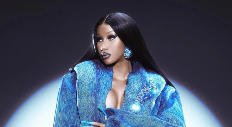 Cardi B Tunjukkan Fashion Koboi Kelas Dunia di Paris