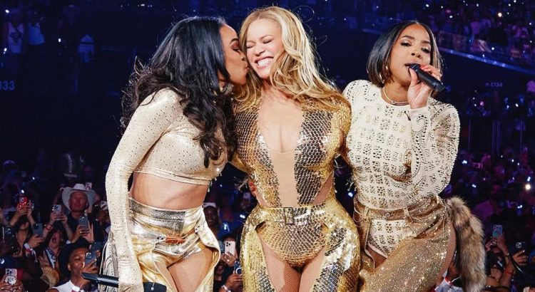Destiny’s Child Reuni Pakai Outfit Emas