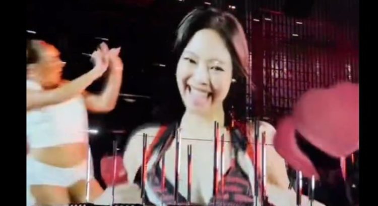 Jennie BLACKPINK Pamer Bra