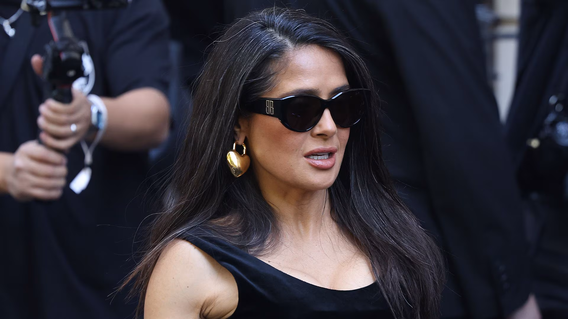 Salma Hayek Memukau di Paris