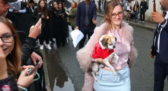 The Dogs of Street Style: Saat Fashion Seleb Dikuasai Aksesori Gemas Sahabat Berbulu